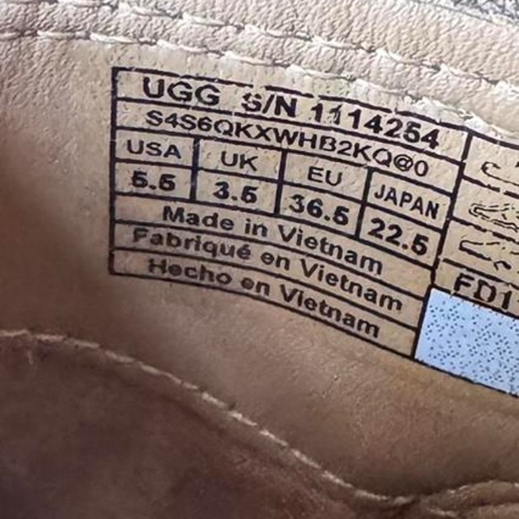 UGG Emmeth Suede Chelsea Boots - Picture 7 of 7